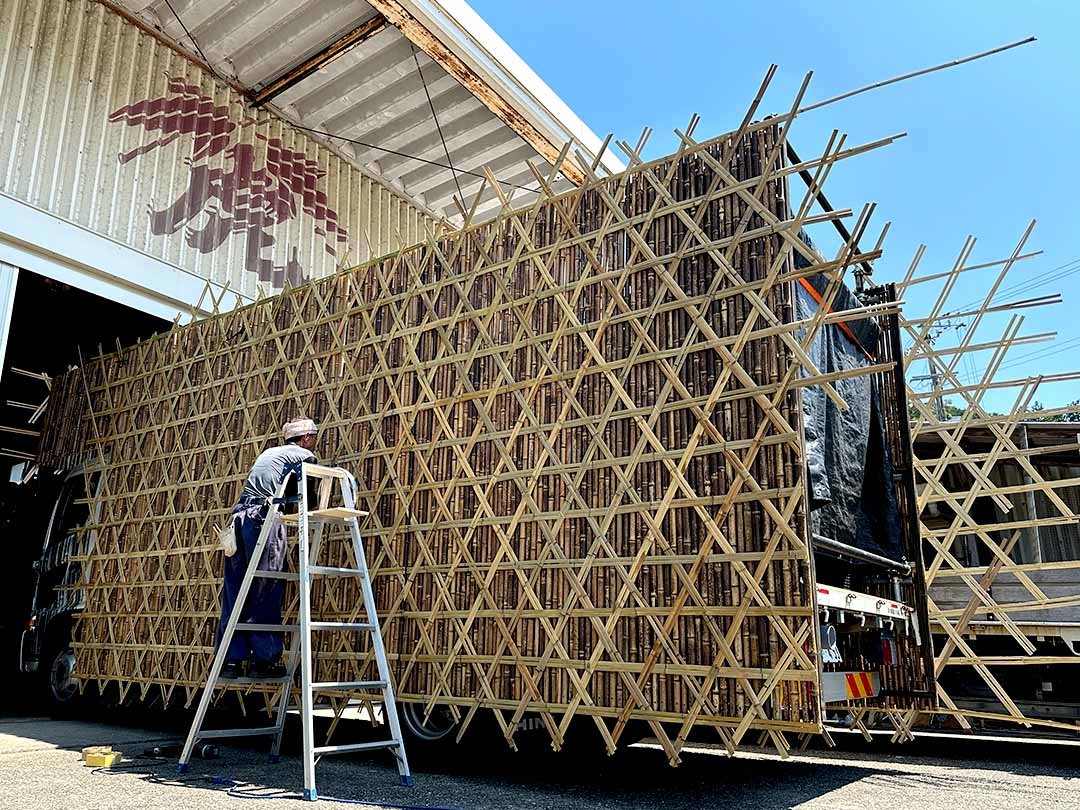 虎竹地方車を飾る六ツ目編み